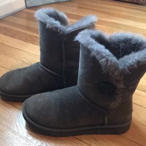 Ugg Bailey boots size 6